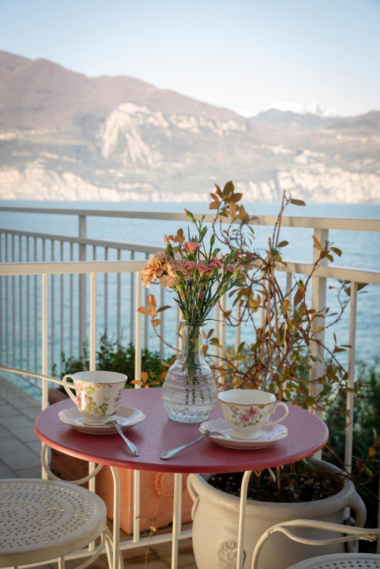 La Caletta Hotel Bolognese Бренцоне сул Гарда Екстериор снимка